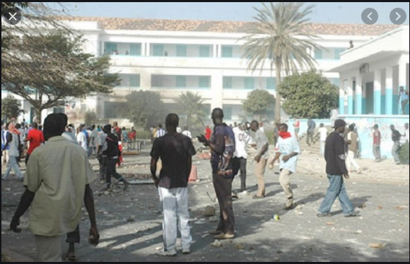 UCAD: Les étudiants affrontent les forces de l’ordre