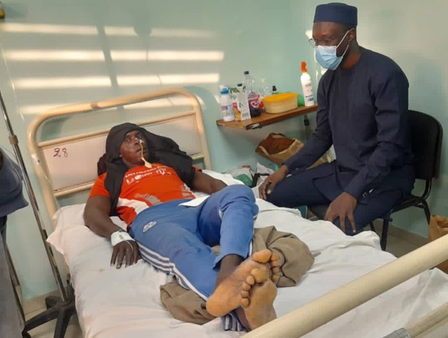 Ousmane Sonko au chevet des victimes des fameuses émeutes (images) Ousmane Sonko au chevet des victimes des fameuses émeutes (images)