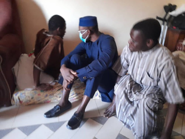 Ousmane Sonko au chevet des victimes des fameuses émeutes (images) Ousmane Sonko au chevet des victimes des fameuses émeutes (images)