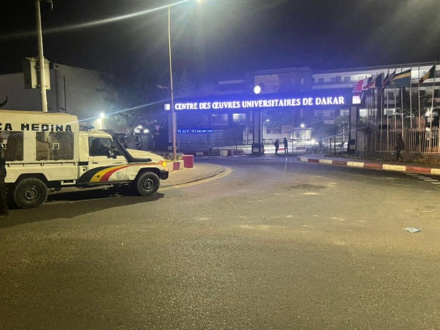 BATAILLE RANGÉE À L’UCAD : Le DG du Coud, Maguette Sène, réconcilie les deux parties qui vont tenir une conférence de presse conjointe cet après-midi BATAILLE RANGÉE À L’UCAD : Le DG du Coud, Maguette Sène, réconcilie les deux parties qui vont tenir une conférence de presse conjointe cet après-midi