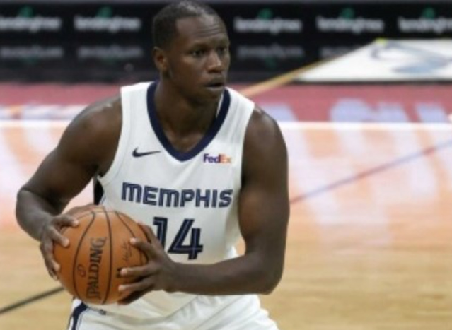 Libéré par les Grizzlies, Gorgui Dieng dans le viseur de deux clubs Libéré par les Grizzlies, Gorgui Dieng dans le viseur de deux clubs