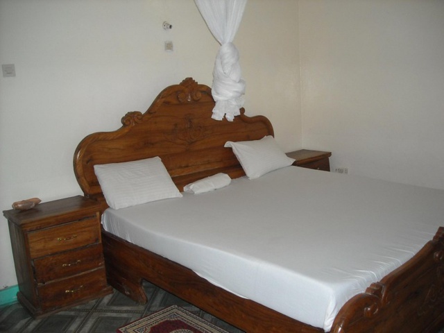 Kaolack : Un homme marié retrouvé mort dans une auberge, torse nu... Kaolack : Un homme marié retrouvé mort dans une auberge, torse nu...