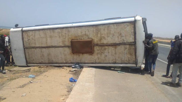 ACCIDENT SUR LA VDN3, UN BUS TATA SE RENVERSE