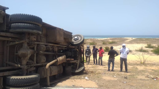 ACCIDENT SUR LA VDN3, UN BUS TATA SE RENVERSE