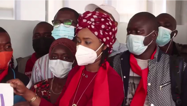 Sit-in au ministère de l’Agriculture : Moussa BALDE vilipendé par ses employés (Photos et vidéo) Sit-in au ministère de l’Agriculture : Moussa BALDE vilipendé par ses employés (Photos et vidéo)