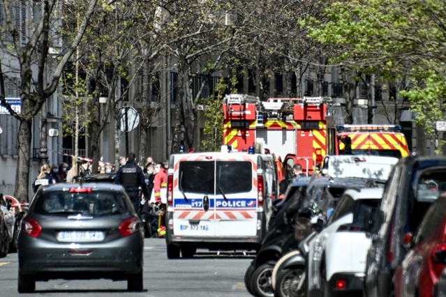 Coups de feu devant un hôpital à Paris, un mort et un blessé grave
