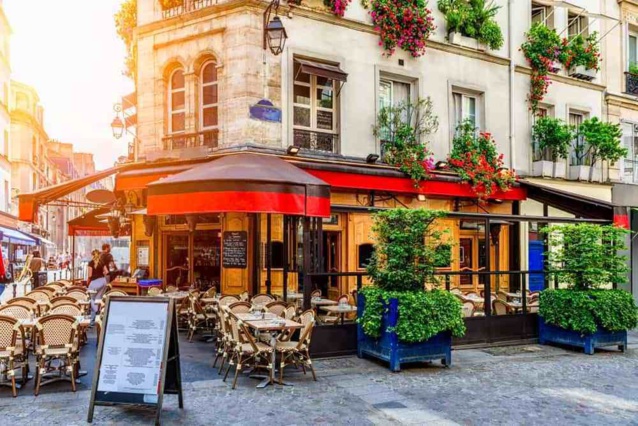 Covid-19 : vers un assouplissement des restrictions début mai en France