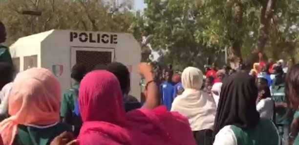 Arrestation de 5 étudiants à Thiès : Leurs camarades délogent les écoliers et lycéens Arrestation de 5 étudiants à Thiès : Leurs camarades délogent les écoliers et lycéens