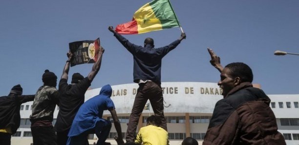 Jeune tué aux Parcelles lors des émeutes : La famille de Cheikh Wade porte plainte Jeune tué aux Parcelles lors des émeutes : La famille de Cheikh Wade porte plainte