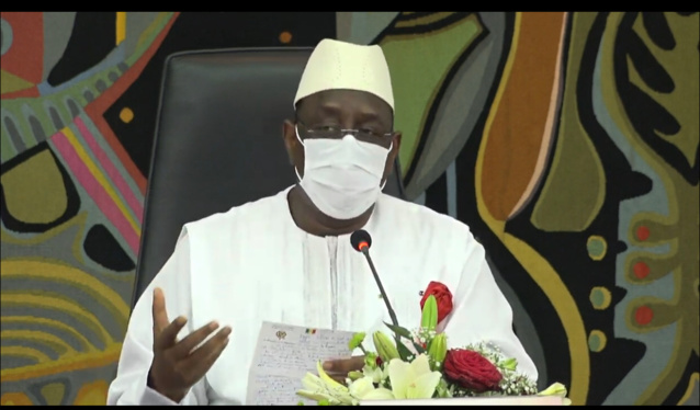 Menaces aux journalistes et dérives sur le net / Macky sans complaisance : « Nous n'allons pas laisser des gens derrière leurs claviers détruire des personnes, des familles gratuitement... » Menaces aux journalistes et dérives sur le net / Macky sans complaisance : « Nous n'allons pas laisser des gens derrière leurs claviers détruire des personnes, des familles gratuitement... »