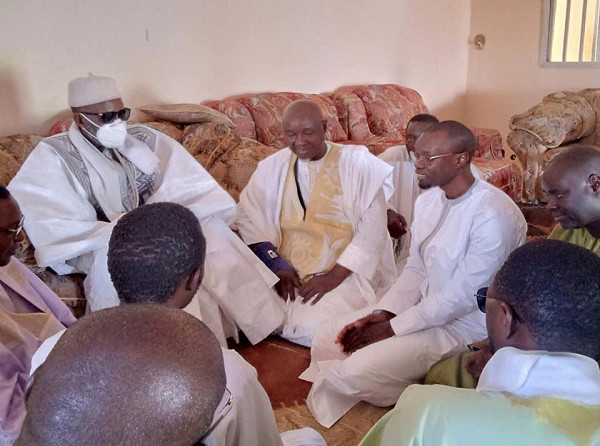 Touba : le leader du Pastef s’y est rendu samedi avec une délégation restreinte Touba : le leader du Pastef s’y est rendu samedi avec une délégation restreinte