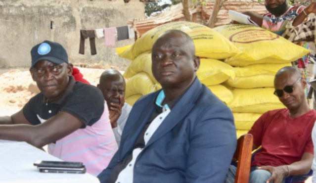 Ziguinchor : Le Président Seydou SANE appuie les handicapés et magnifie leur comportement Ziguinchor : Le Président Seydou SANE appuie les handicapés et magnifie leur comportement