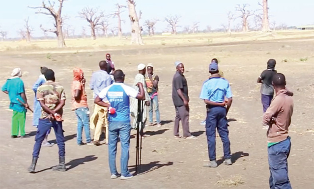 Ndingler : Babacar Ngom envoie ses « nervis » maltraiter de pauvres paysans qui voulaient préparer l’hivernage Ndingler : Babacar Ngom envoie ses « nervis » maltraiter de pauvres paysans qui voulaient préparer l’hivernage