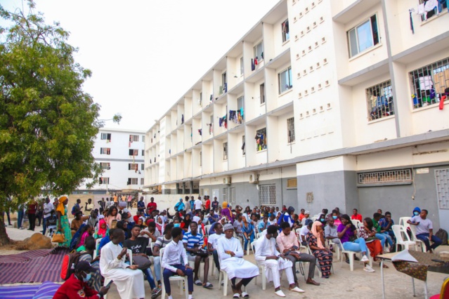 Le DG de la SICAP, Mamadou Kassé, partage le "Ndogou" avec des étudiants de Tamba (IMAGES)