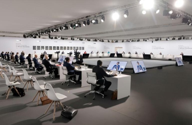 A Paris, trouver 100 milliards pour éviter le décrochage économique de l'Afrique A Paris, trouver 100 milliards pour éviter le décrochage économique de l'Afrique