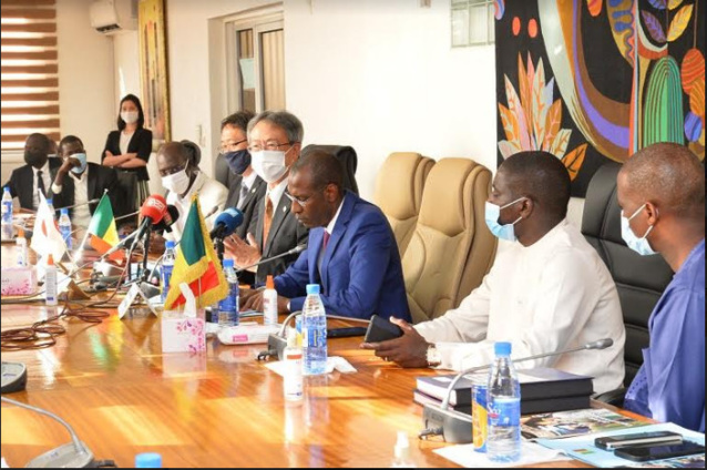 Photos: Signature de l’Echange de Notes pour l’ISSD entre l'Etat du Sénégal et le Japon Photos: Signature de l’Echange de Notes pour l’ISSD entre l'Etat du Sénégal et le Japon