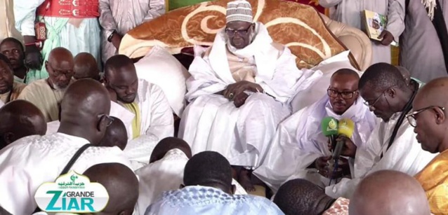 Ziarra générale auprès du khalife des Mourides : Allégeance renouvelée du Hizbut Tarqyyah et 313 millions Fcfa de « adiya » Ziarra générale auprès du khalife des Mourides : Allégeance renouvelée du Hizbut Tarqyyah et 313 millions Fcfa de « adiya »