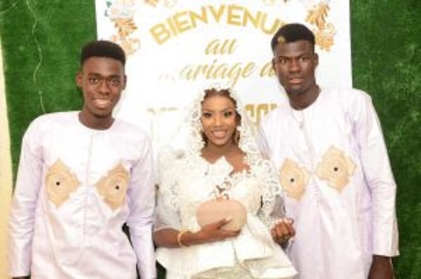 Al khayri – "Sokhou Bébé" s’est attachée la corde au cou...La jeune chanteuse est désormais Mme... Gassama Al khayri – "Sokhou Bébé" s’est attachée la corde au cou...La jeune chanteuse est désormais Mme... Gassama