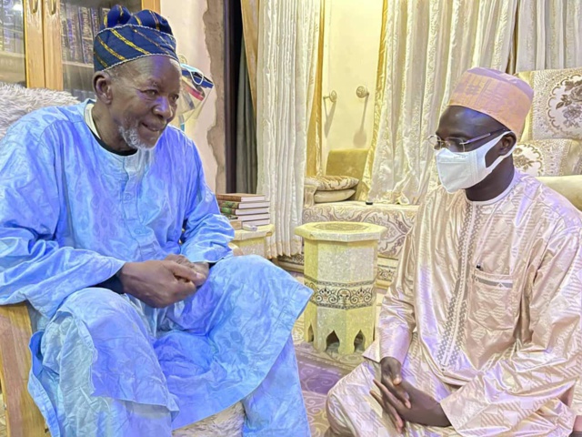 Urgent- Le responsable de l'Apr à Kaolack Mamadou Ndiaye Rahma chez le Khalif de Médina Baye ( images exclusives de dakarposte.com)
