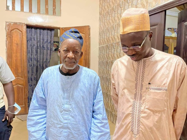 Urgent- Le responsable de l'Apr à Kaolack Mamadou Ndiaye Rahma chez le Khalif de Médina Baye ( images exclusives de dakarposte.com)