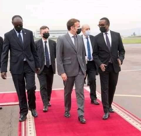 Le Président Rwandais rend la pareille à Macron- Paul Kagame délègue un ministre accueillir le Président Français Le Président Rwandais rend la pareille à Macron- Paul Kagame délègue un ministre accueillir le Président Français