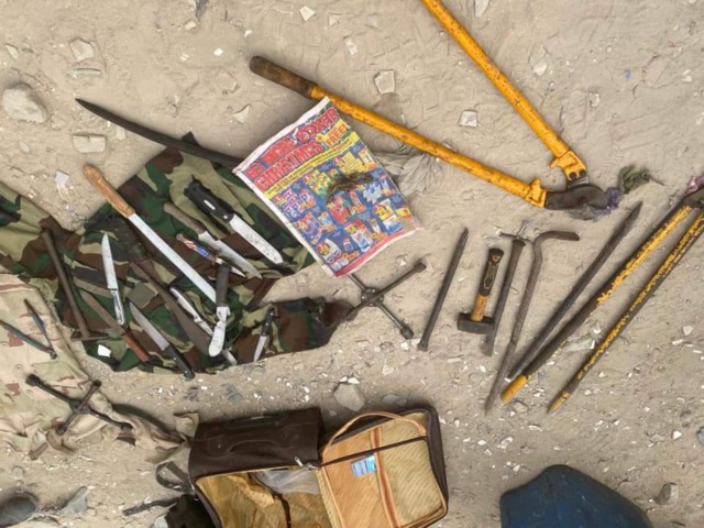 LA GENDARMERIE EFFECTUE UNE RAZZIA À OUAKAM : PLUS DE 800 ARRESTATIONS, DROGUE ET ARMES BLANCHES SAISIES