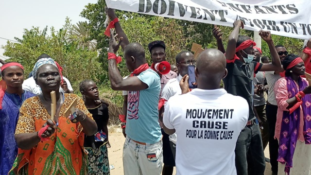 ​VISITE DU PR À SAINT-LOUIS: DES BRASSARDS ROUGES ET DES BAMBINS À L'ACCUEIL