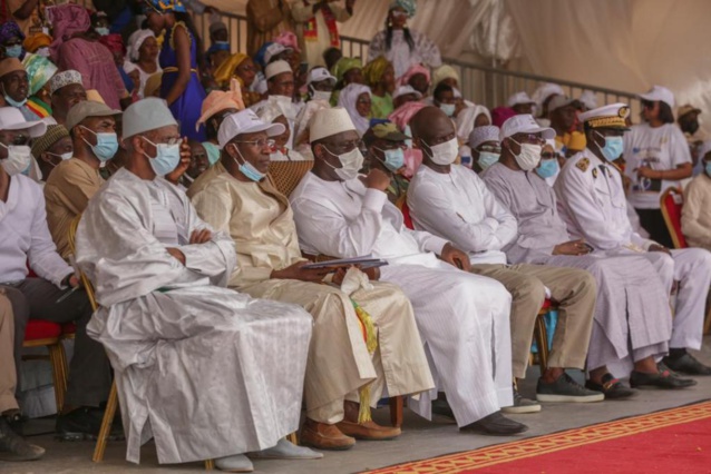 Macky chaleureusement reçu à Boké Diallobé dans le département de Podor Macky chaleureusement reçu à Boké Diallobé dans le département de Podor