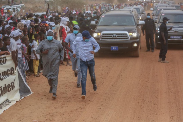 L'image du sprint des "mousquetaires de l'APR" qui affole la toile ! L'image du sprint des "mousquetaires de l'APR" qui affole la toile !