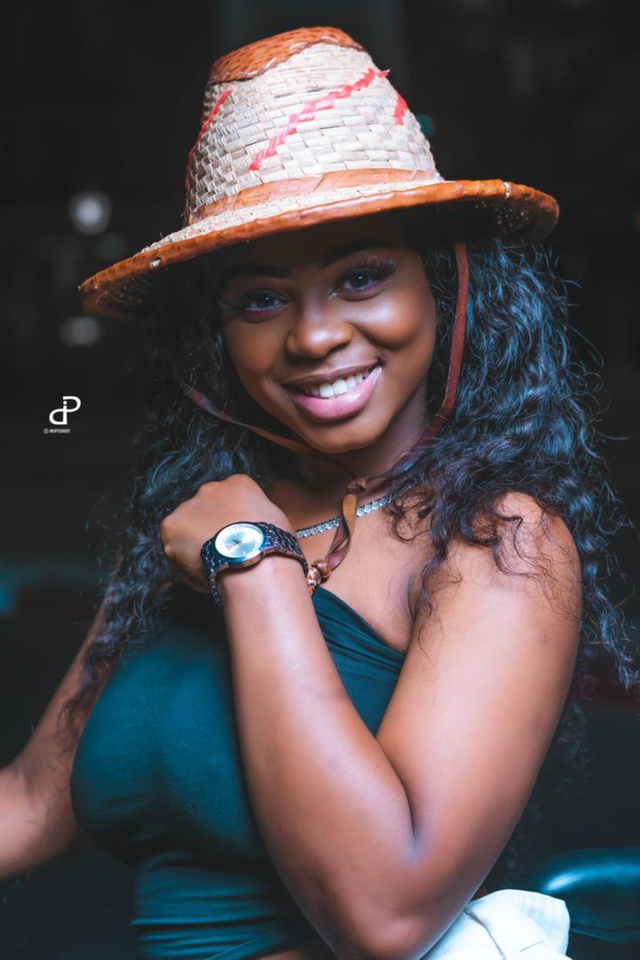 Ce que prépare la chanteuse Dieyna, une vraie beauté plus pimpante que jamais ( texte et photos)