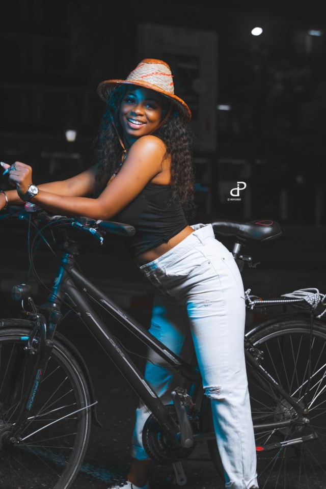 Ce que prépare la chanteuse Dieyna, une vraie beauté plus pimpante que jamais ( texte et photos)