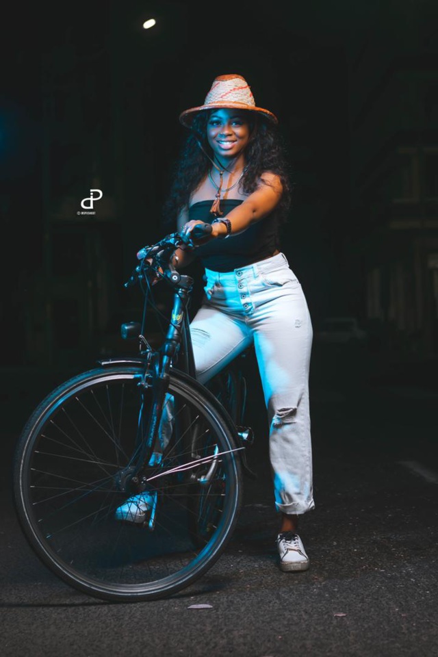 Ce que prépare la chanteuse Dieyna, une vraie beauté plus pimpante que jamais ( texte et photos)
