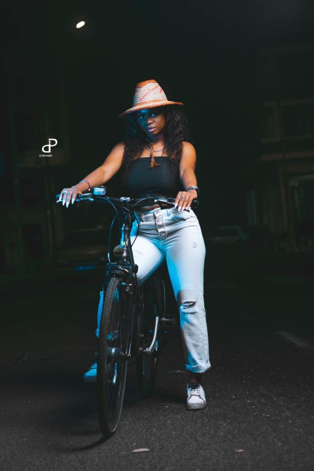 Ce que prépare la chanteuse Dieyna, une vraie beauté plus pimpante que jamais ( texte et photos)