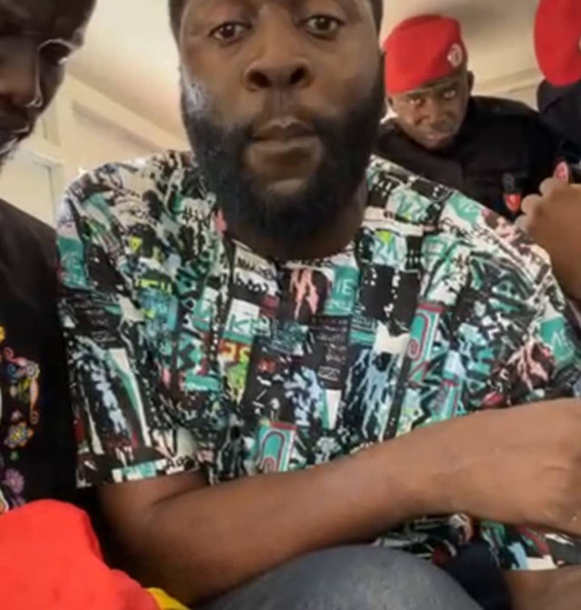 Arrêt sur image!  Dr Babacar Diop, "Nit Doff" et Cie dans le panier à salade de la police
