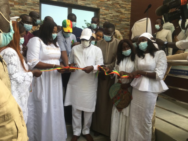 Thiès : le président Macky Sall a inauguré le pôle emploi et entreprenariat des jeunes et des femmes. Thiès : le président Macky Sall a inauguré le pôle emploi et entreprenariat des jeunes et des femmes.
