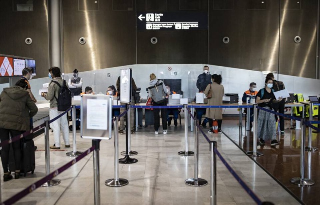 Coronavirus : Les aéroports français s’inquiètent des temps d’attente dus aux contrôles renforcés Coronavirus : Les aéroports français s’inquiètent des temps d’attente dus aux contrôles renforcés