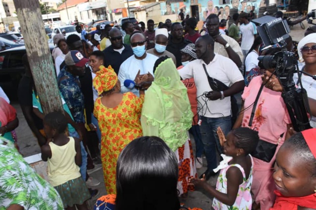 Barthélémy Dias, le maire va-t-en-guerre qui rêve de s’emparer de Dakar, défie... l'édile de la Médina Bamba Fall avec son porte-à-porte Barthélémy Dias, le maire va-t-en-guerre qui rêve de s’emparer de Dakar, défie... l'édile de la Médina Bamba Fall avec son porte-à-porte