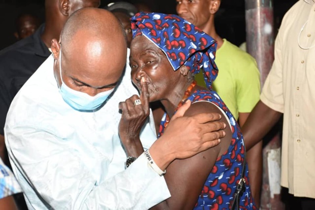 Barthélémy Dias, le maire va-t-en-guerre qui rêve de s’emparer de Dakar, défie... l'édile de la Médina Bamba Fall avec son porte-à-porte Barthélémy Dias, le maire va-t-en-guerre qui rêve de s’emparer de Dakar, défie... l'édile de la Médina Bamba Fall avec son porte-à-porte