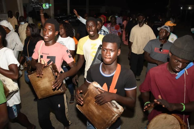 Barthélémy Dias, le maire va-t-en-guerre qui rêve de s’emparer de Dakar, défie... l'édile de la Médina Bamba Fall avec son porte-à-porte Barthélémy Dias, le maire va-t-en-guerre qui rêve de s’emparer de Dakar, défie... l'édile de la Médina Bamba Fall avec son porte-à-porte