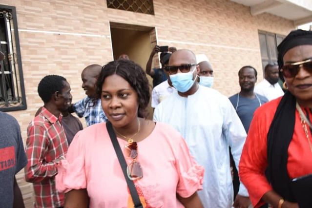 Barthélémy Dias, le maire va-t-en-guerre qui rêve de s’emparer de Dakar, défie... l'édile de la Médina Bamba Fall avec son porte-à-porte Barthélémy Dias, le maire va-t-en-guerre qui rêve de s’emparer de Dakar, défie... l'édile de la Médina Bamba Fall avec son porte-à-porte