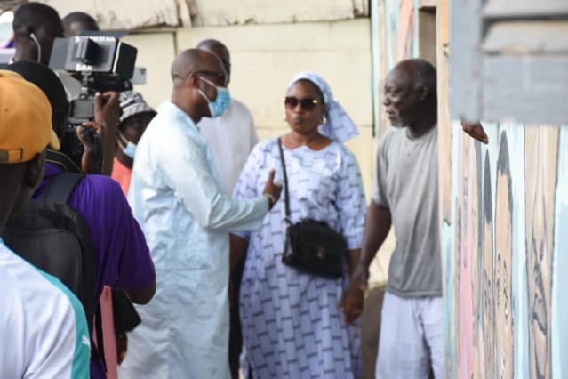 Barthélémy Dias, le maire va-t-en-guerre qui rêve de s’emparer de Dakar, défie... l'édile de la Médina Bamba Fall avec son porte-à-porte Barthélémy Dias, le maire va-t-en-guerre qui rêve de s’emparer de Dakar, défie... l'édile de la Médina Bamba Fall avec son porte-à-porte
