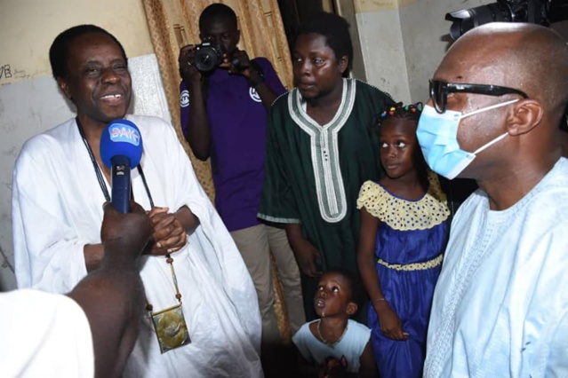 Barthélémy Dias, le maire va-t-en-guerre qui rêve de s’emparer de Dakar, défie... l'édile de la Médina Bamba Fall avec son porte-à-porte Barthélémy Dias, le maire va-t-en-guerre qui rêve de s’emparer de Dakar, défie... l'édile de la Médina Bamba Fall avec son porte-à-porte