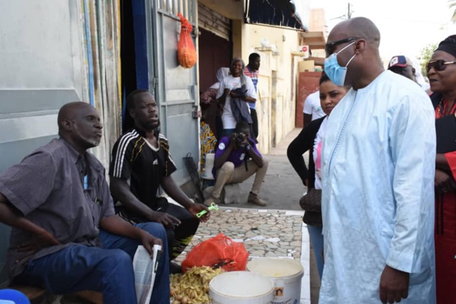 Barthélémy Dias, le maire va-t-en-guerre qui rêve de s’emparer de Dakar, défie... l'édile de la Médina Bamba Fall avec son porte-à-porte Barthélémy Dias, le maire va-t-en-guerre qui rêve de s’emparer de Dakar, défie... l'édile de la Médina Bamba Fall avec son porte-à-porte