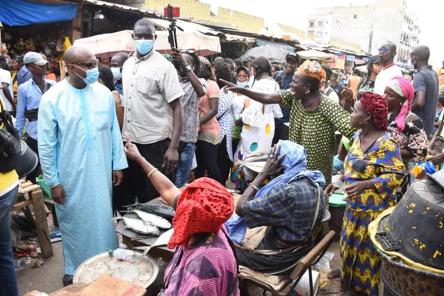 Suite des images de la visite de proximité de Barth Dias à la Médina en l'absence de l'édile Bamba Fall