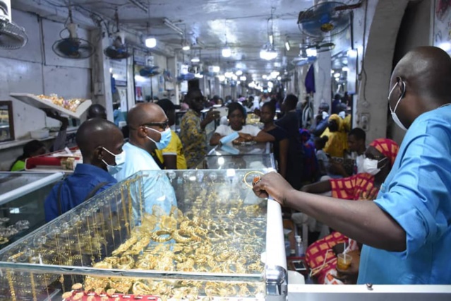 Suite des images de la visite de proximité de Barth Dias à la Médina en l'absence de l'édile Bamba Fall