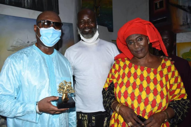 Suite des images de la visite de proximité de Barth Dias à la Médina en l'absence de l'édile Bamba Fall Suite des images de la visite de proximité de Barth Dias à la Médina en l'absence de l'édile Bamba Fall