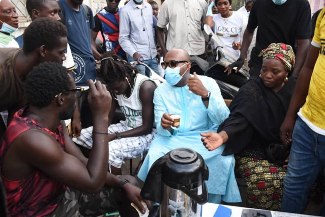 Suite des images de la visite de proximité de Barth Dias à la Médina en l'absence de l'édile Bamba Fall