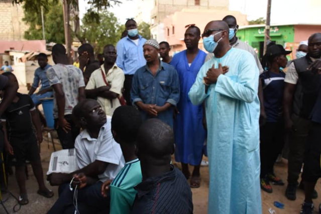 Suite des images de la visite de proximité de Barth Dias à la Médina en l'absence de l'édile Bamba Fall