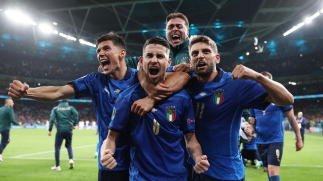 Insubmersible, l'Italie rejoint la finale de l'Euro après les tirs au buts Insubmersible, l'Italie rejoint la finale de l'Euro après les tirs au buts