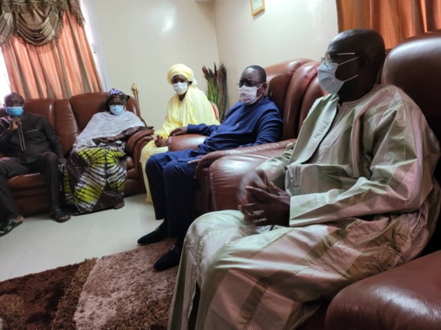 Rappel à Dieu de sa fille : Macky Sall chez Augustin Tine Rappel à Dieu de sa fille : Macky Sall chez Augustin Tine